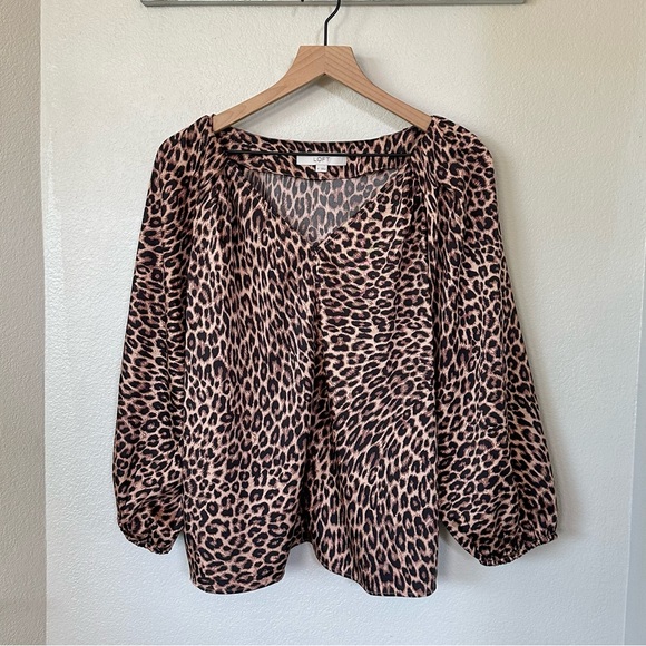 LOFT M Leopard Print Pleated Sleeve V-Neck Top Blouse • Silky Animal - Picture 4 of 13